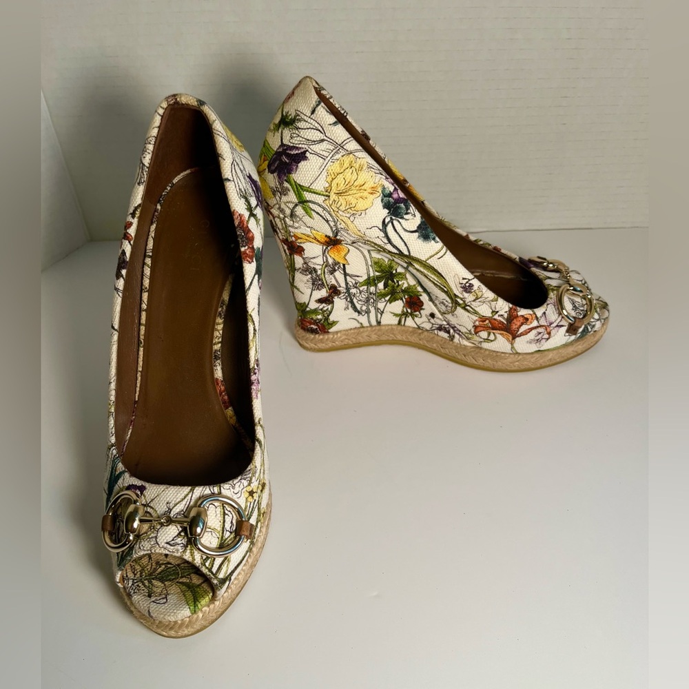 Fabulous Gucci canvas espadrilles! 4.5” heel! Great condition! Sz 9